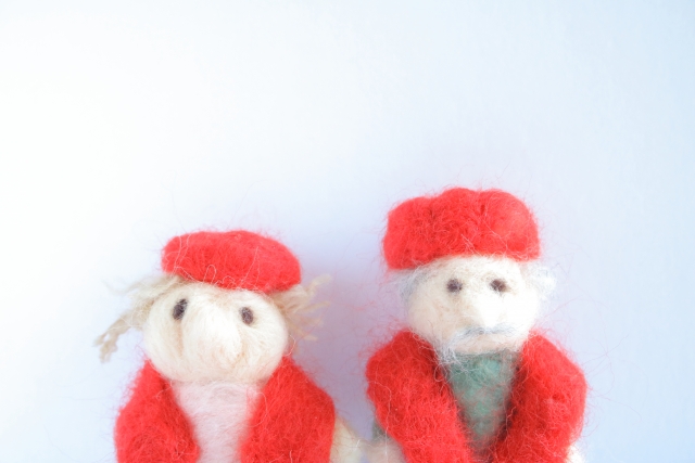 長寿祝いにちゃんちゃんこを着せるのはなぜ？テーマカラーで変わる長寿の色