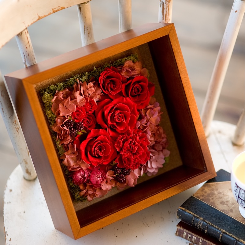 GROUNDの還暦祝いのフラワーフレーム