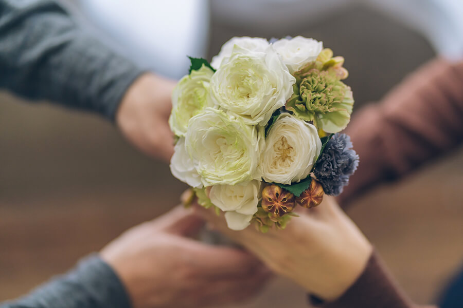 母の日のお供えにおしゃれなお花ギフト