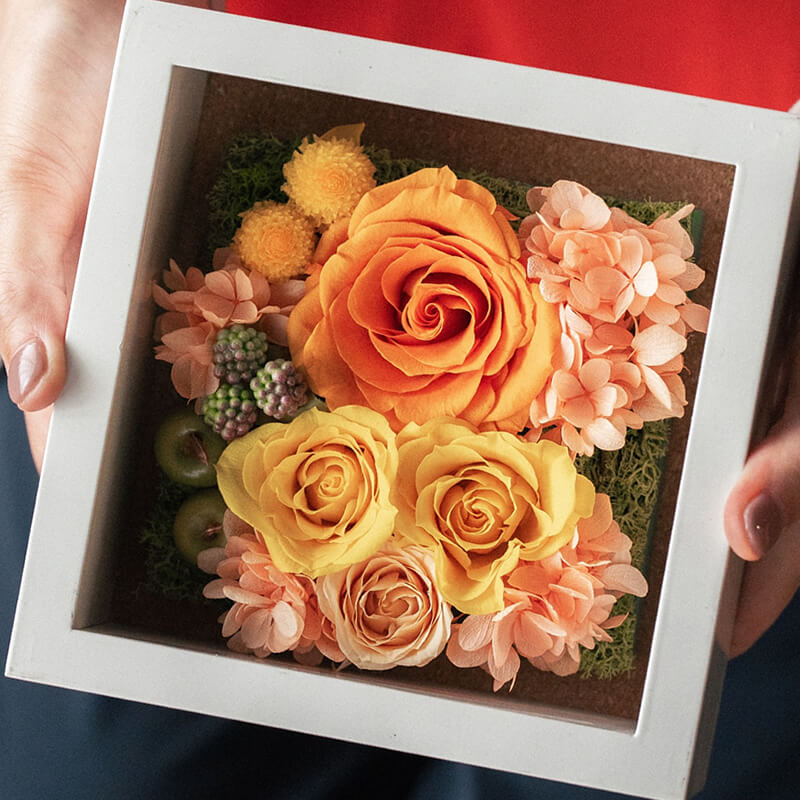 クールシャープな人に合うホワイトデーのお返し　プリザーブドフラワー