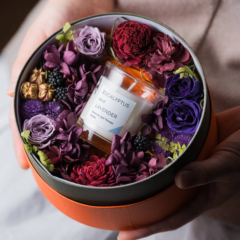 ソフトエレガントな人に合うホワイトデーのお返し　プリザーブドフラワー