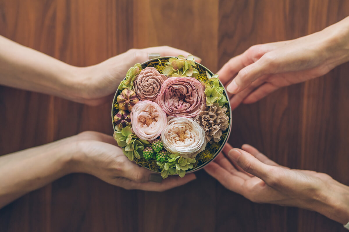 GROUNDの結婚祝い　おしゃれなお花のプレゼント