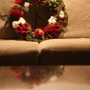 クリスマスリースを楽しむ