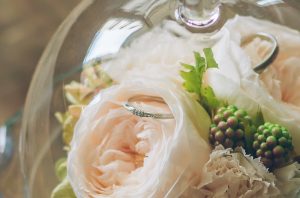 結婚式にぴったり！プリザのリングピロー