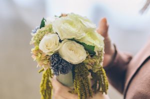 結婚祝いのプレゼントに、友達一同からオーダーメイドのお花を