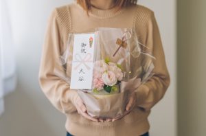 結婚祝いにお花のギフト　熨斗（のし）の書き方・つけ方