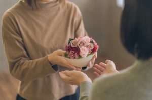 結婚祝いや祝電、子供の幼なじみには渡す？渡さない？