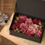同僚に渡す結婚祝い・祝電、喜ばれるポイントは「色」