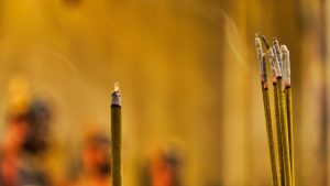 お供えの基本|五供(ごくう)とは？お供え花の選び方