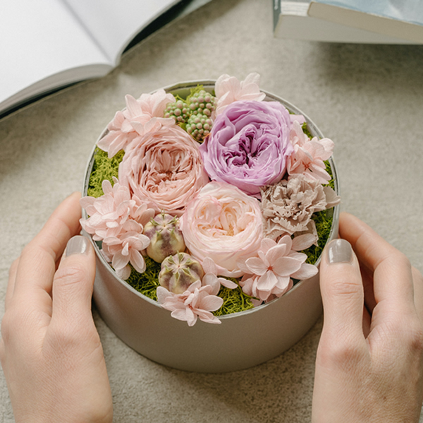 女性同僚の退職祝いに人気のプリザーブドフラワー　